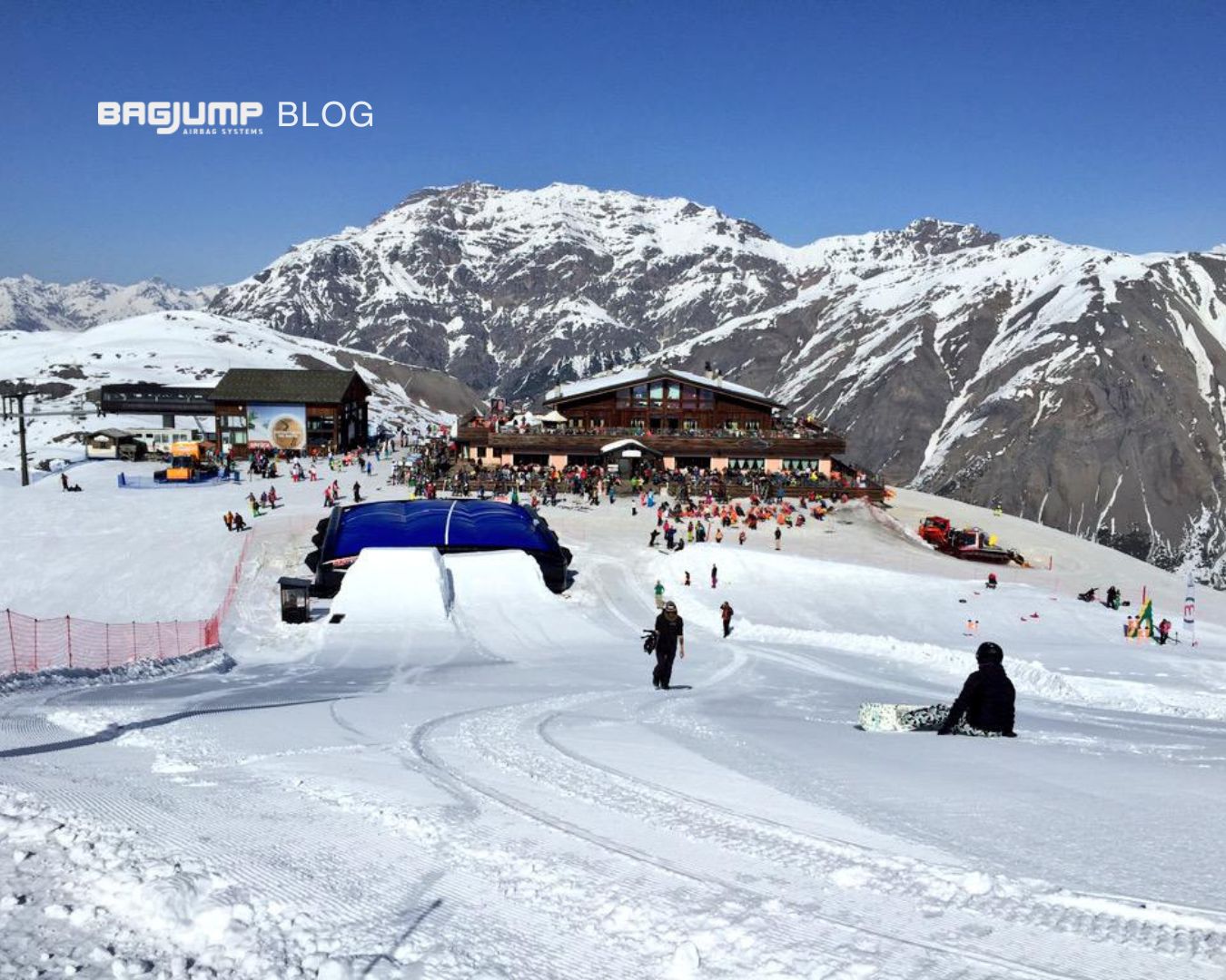 Livigno’s Mottolino Snowpark and LivignoPark 3000 are staples of the European freestyle scene. Their slopestyle lines are redesigned each year with new rail concepts, smart transitions, and jumps that suit all levels.