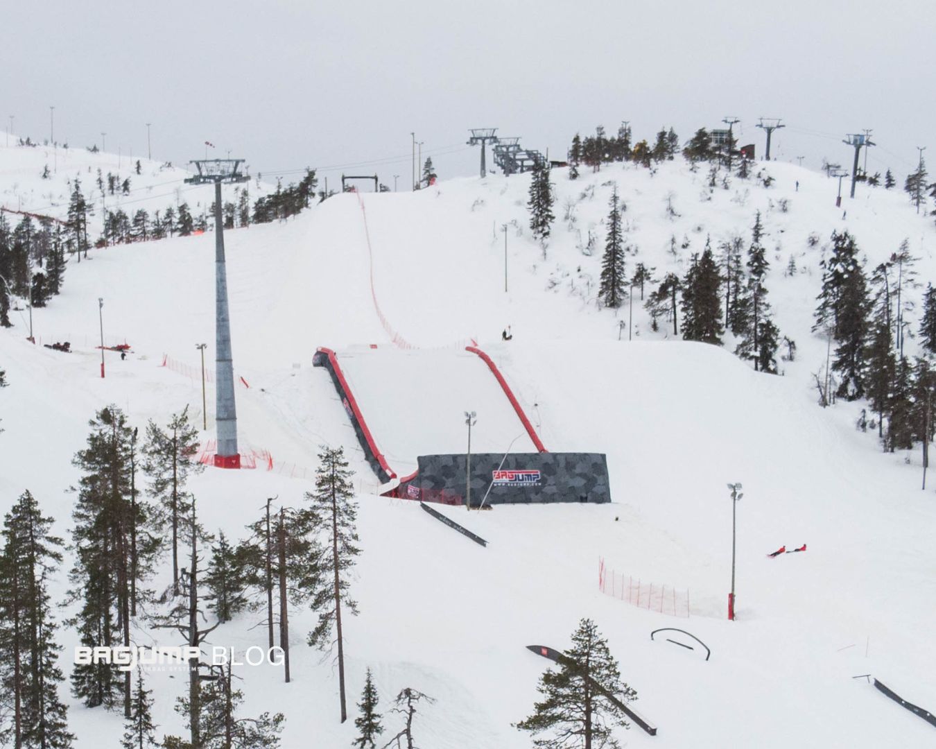 Ruka stands out for its ultra-reliable early-winter conditions. The park usually opens in October and stays operational until May — one of the longest winter seasons in Europe.