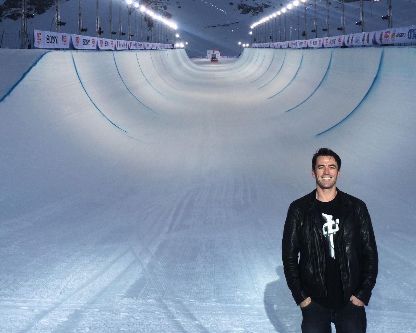 Every four years, we ask ourselves the same question: how are Olympic athletes pushing the boundaries of winter sports even further? In disciplines like halfpipe, how do snowboarders and freestyle skiers continue adding rotations, flips, and combinations without dramatically increasing injury risk?