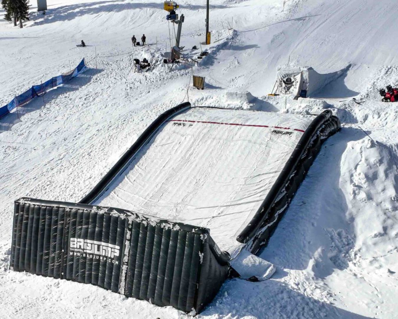 In disciplines such as snowboard halfpipe, slopestyle, big air, and freestyle skiing, we see major developments every Olympic cycle. Double corks have become standard. Triple flips are no longer rare. Rotational combinations that once defined medal runs are now expected from the very first run.