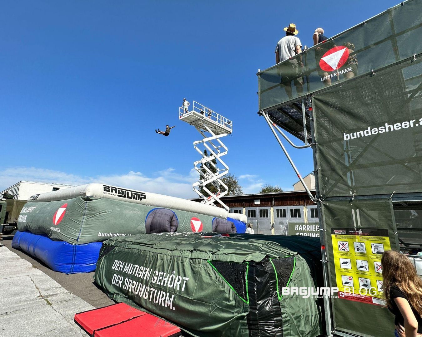 At the Salzburg Ring, Bagjump and Adrenalin Company will support another Bundesheer event with both a Large and Small Freedrop Setup. At the same time, the Bundesheer Schools Day in Mautern, Lower Austria, will also feature both setups, giving students and visitors the chance to experience a Bagjump for the first time